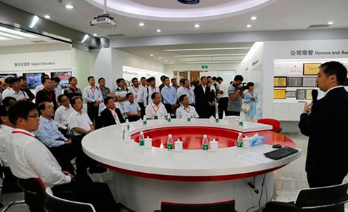 濟寧市百名企業家代表到數碼大方學習考察